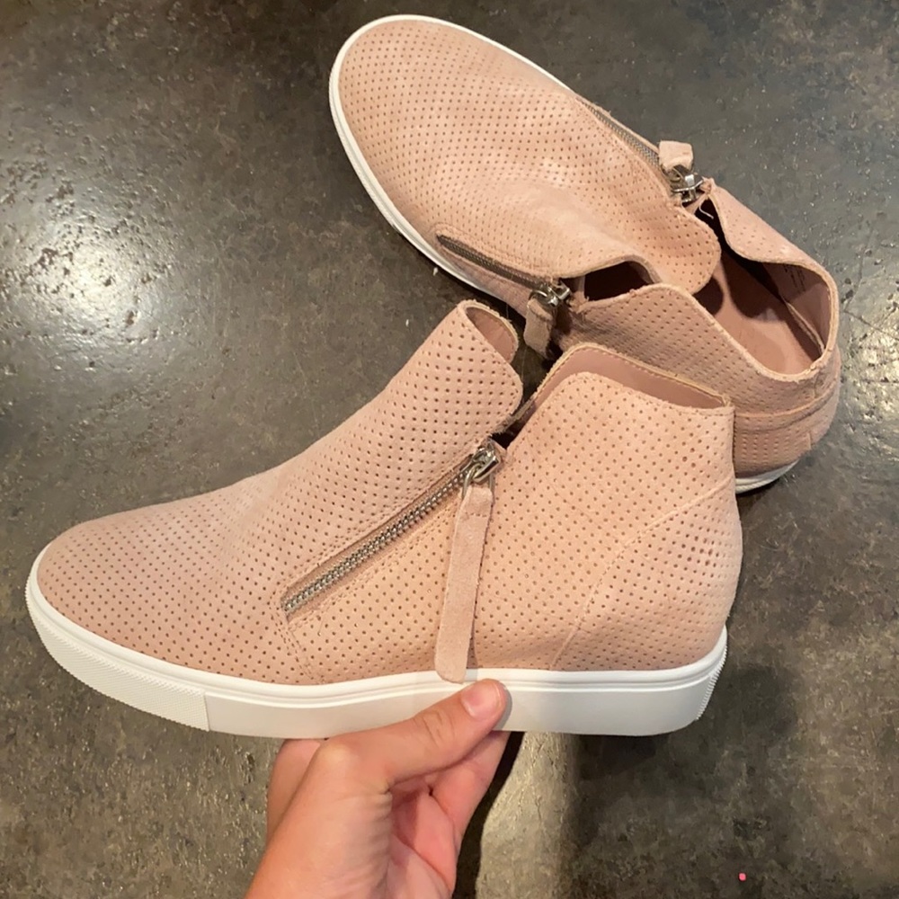 Steve Madden perforated wedge sneakers. Blush/8.5